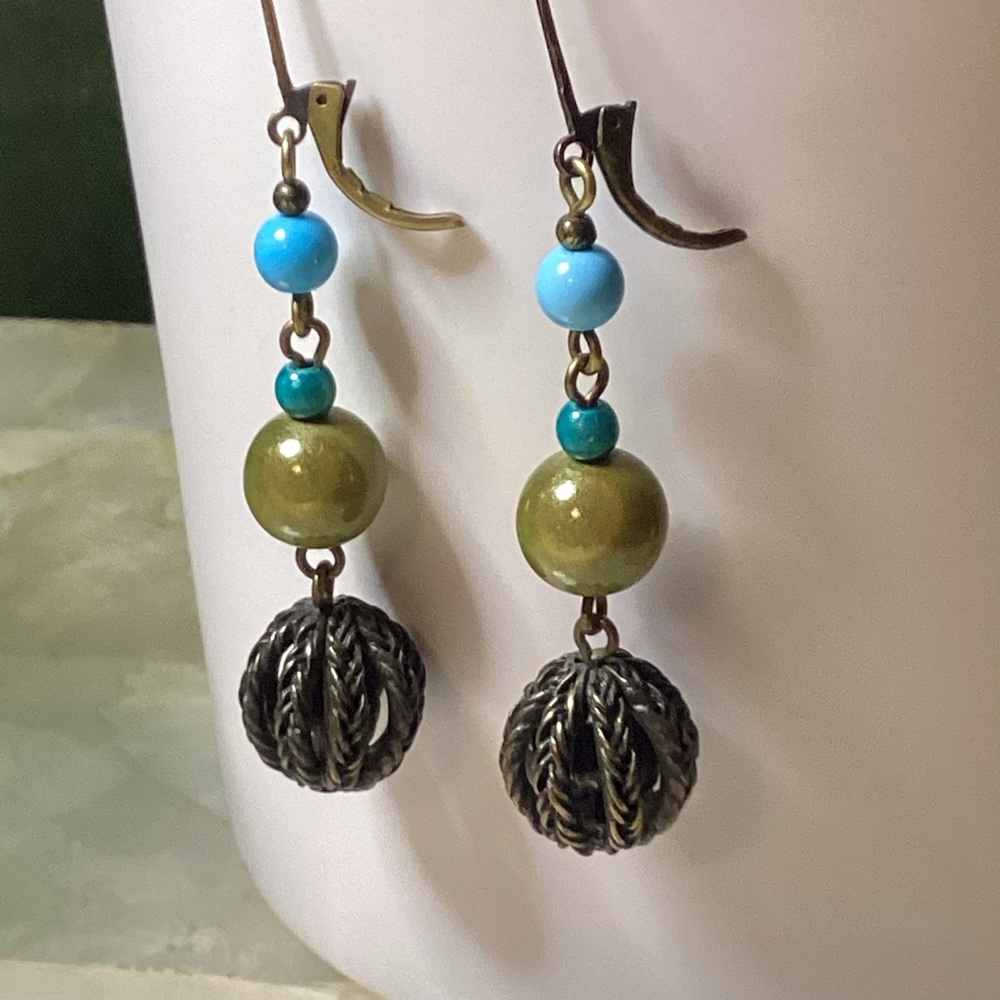 🔥2 for$10🔥 Fun Fashion Jewelry.. Blue and Green Dangle Earrings
